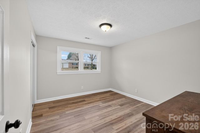 1037 Prestwood Drive SE, Lenoir, NC 28645