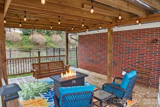 1037 Prestwood Drive SE, Lenoir, NC 28645