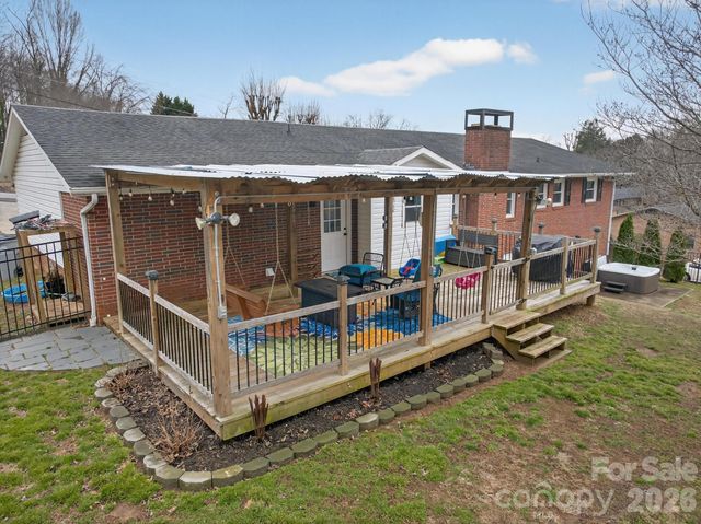 1037 Prestwood Drive SE, Lenoir, NC 28645