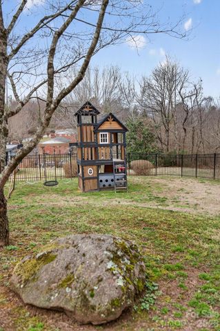 1037 Prestwood Drive SE, Lenoir, NC 28645