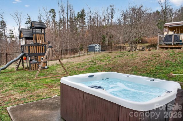 1037 Prestwood Drive SE, Lenoir, NC 28645