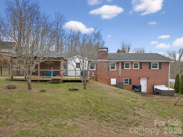 1037 Prestwood Drive SE, Lenoir, NC 28645