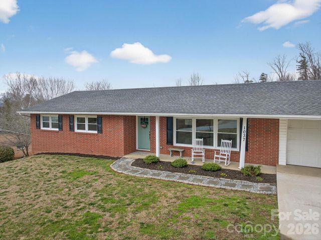 1037 Prestwood Drive SE, Lenoir, NC 28645