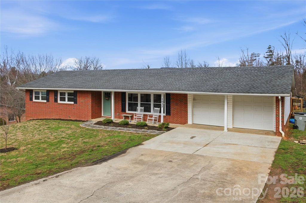 1037 Prestwood Drive SE, Lenoir, NC 28645