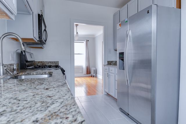 4124 N Kedvale Avenue 200, Chicago, IL 60641