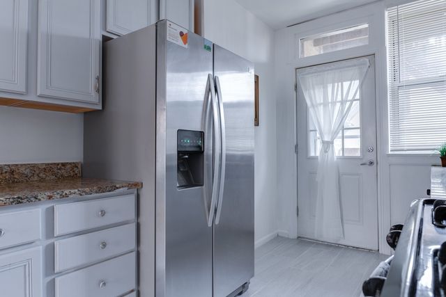4124 N Kedvale Avenue 200, Chicago, IL 60641