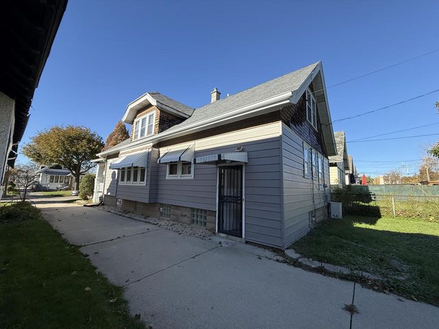 3840 N 18th STREET, Milwaukee, WI 53206