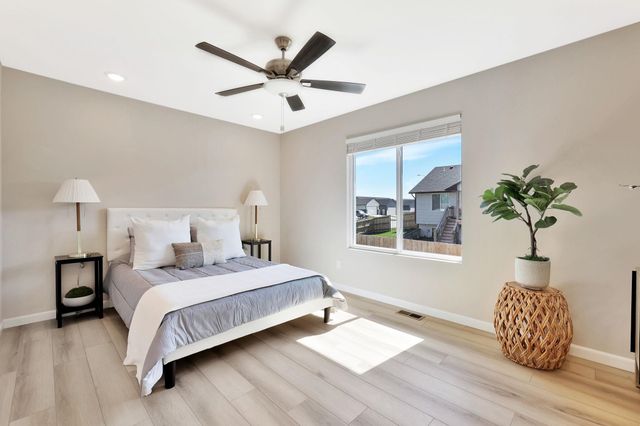 9199 E Chris St, Bel Aire, KS 67226