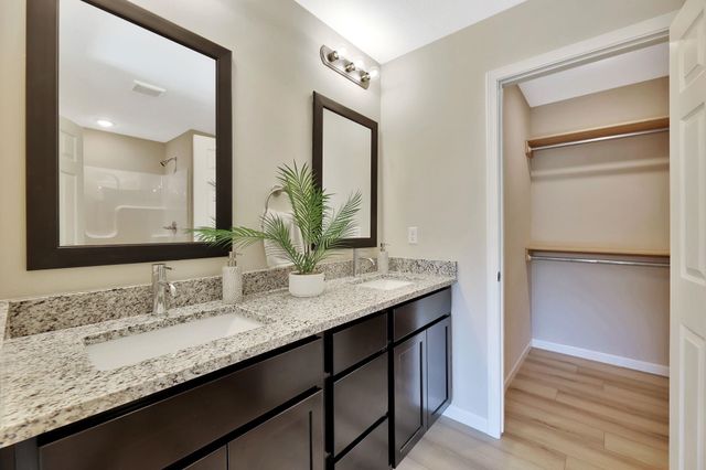 9199 E Chris St, Bel Aire, KS 67226