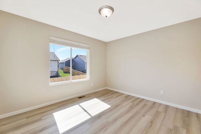 9199 E Chris St, Bel Aire, KS 67226