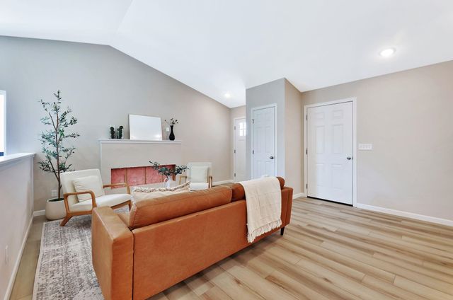 9199 E Chris St, Bel Aire, KS 67226