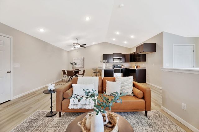 9199 E Chris St, Bel Aire, KS 67226