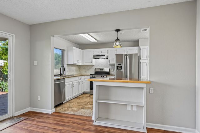 3704 Fort Hunt Drive, Arlington, TX 76016
