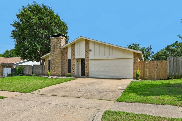 3704 Fort Hunt Drive, Arlington, TX 76016