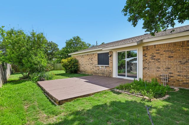3704 Fort Hunt Drive, Arlington, TX 76016