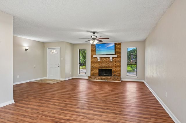 3704 Fort Hunt Drive, Arlington, TX 76016