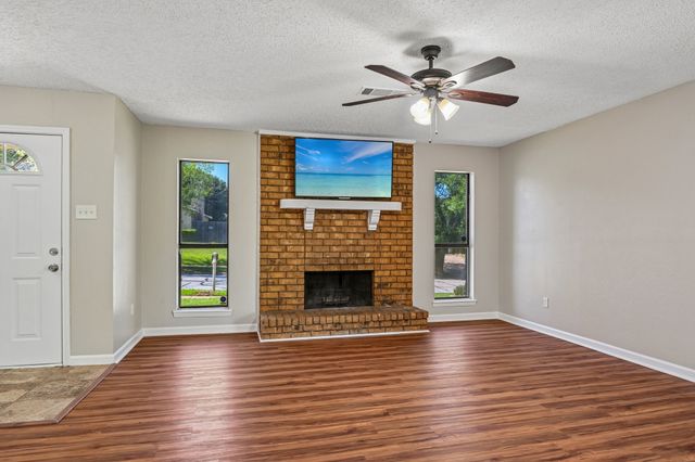 3704 Fort Hunt Drive, Arlington, TX 76016