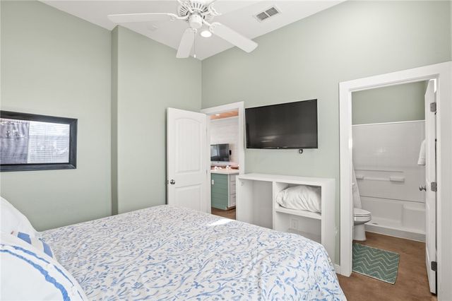 640 Gulf Village Dr, Port Aransas, TX 78373