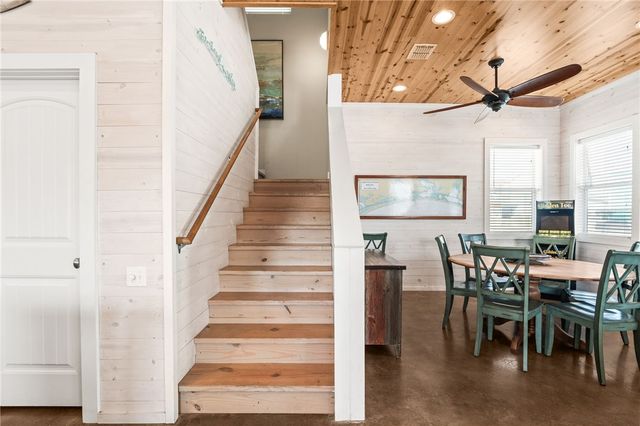 640 Gulf Village Dr, Port Aransas, TX 78373