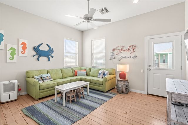 640 Gulf Village Dr, Port Aransas, TX 78373