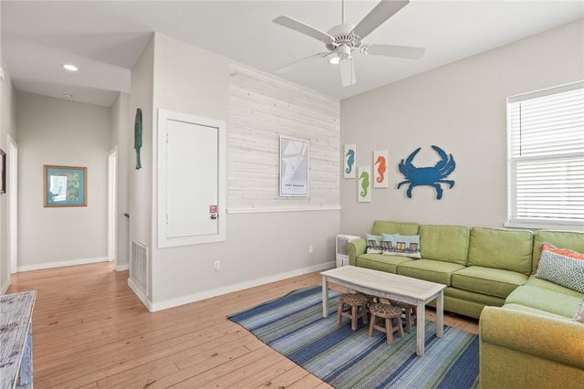 640 Gulf Village Dr, Port Aransas, TX 78373