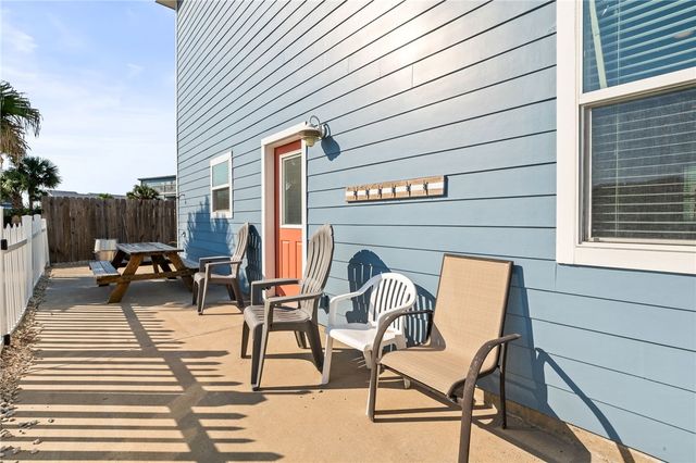 640 Gulf Village Dr, Port Aransas, TX 78373