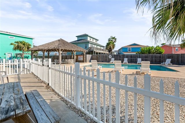 640 Gulf Village Dr, Port Aransas, TX 78373