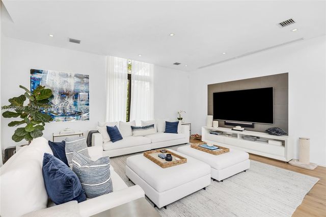 4515 N Michigan Avenue, Miami Beach, FL 33140