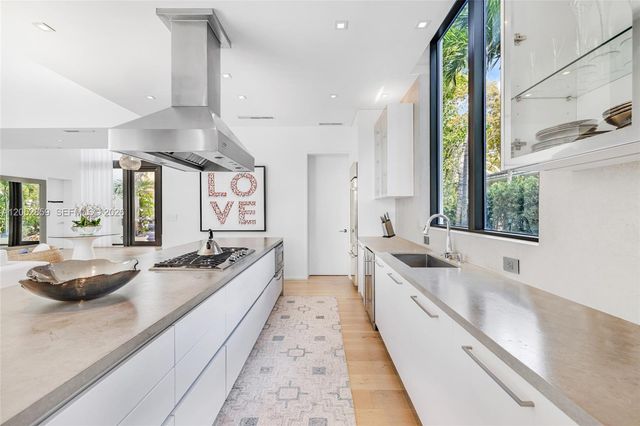 4515 N Michigan Avenue, Miami Beach, FL 33140