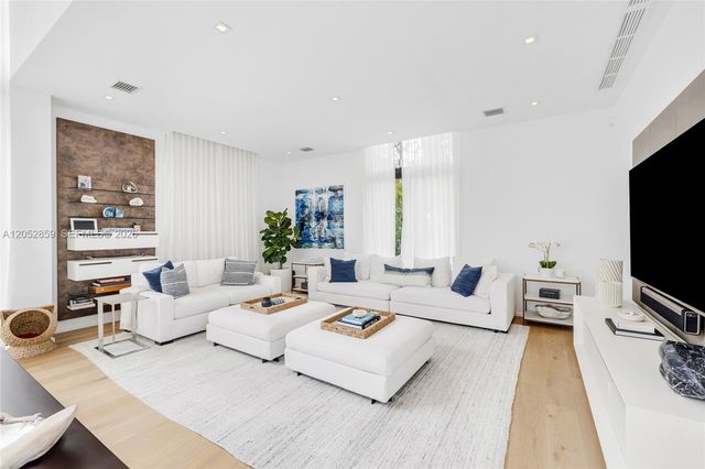 4515 N Michigan Avenue, Miami Beach, FL 33140