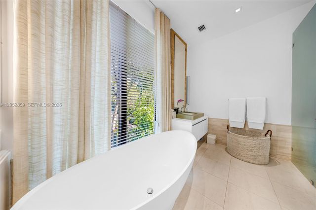 4515 N Michigan Avenue, Miami Beach, FL 33140