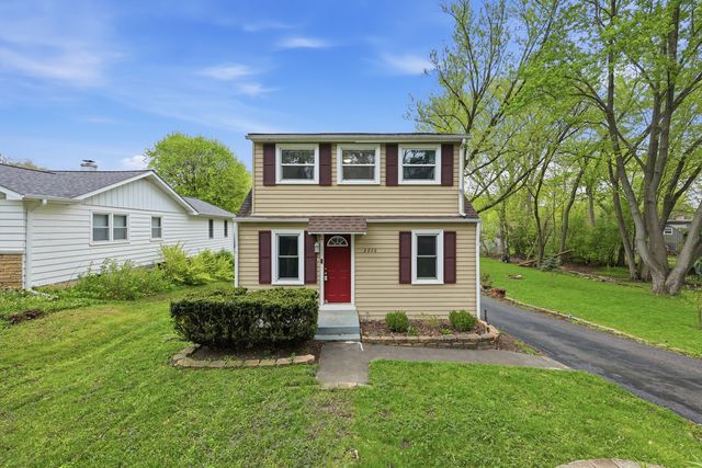 3216 Midway Drive, Island Lake, IL 60042