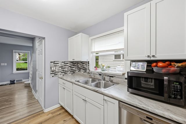 3216 Midway Drive, Island Lake, IL 60042