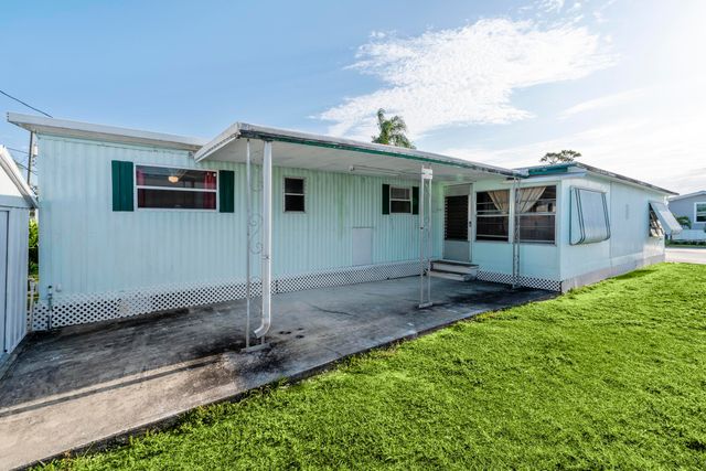 8949 Oak Street, Boynton Beach, FL 33436