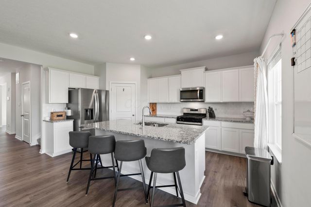 124 Avery Place, Pataskala, OH 43062