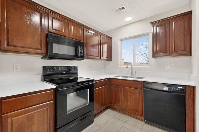 9563 Sun Dancer Drive NW, Albuquerque, NM 87114