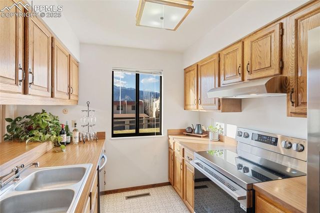 906 Fontmore Road A, Colorado Springs, CO 80904