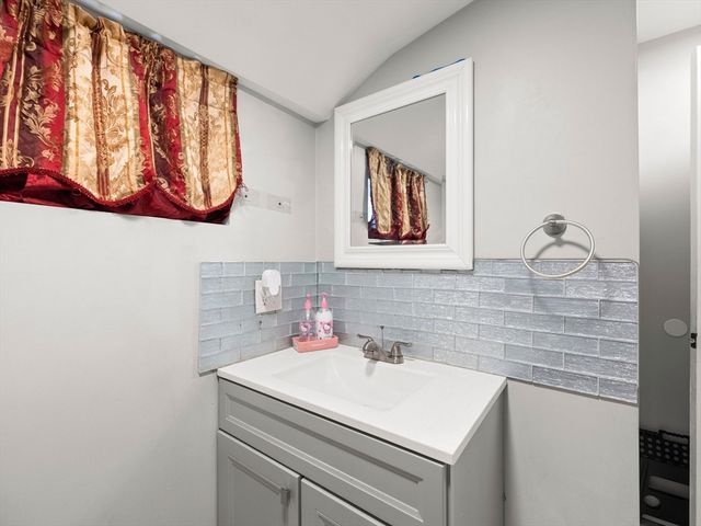 360 Lincoln Ave, Saugus, MA 01906