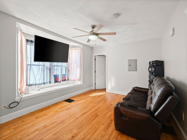 360 Lincoln Ave, Saugus, MA 01906