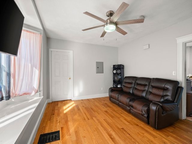 360 Lincoln Ave, Saugus, MA 01906