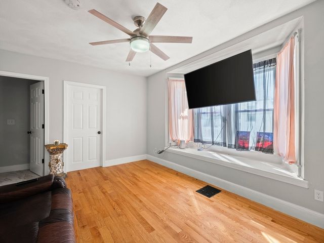 360 Lincoln Ave, Saugus, MA 01906