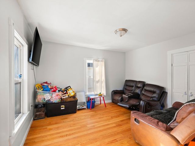 360 Lincoln Ave, Saugus, MA 01906