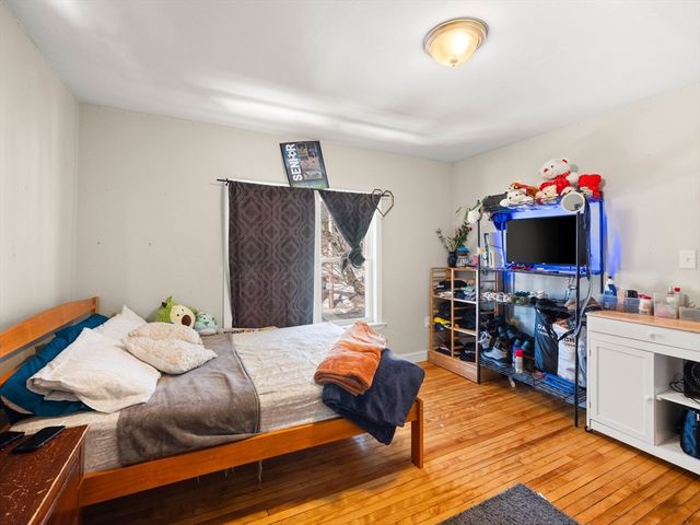 360 Lincoln Ave, Saugus, MA 01906