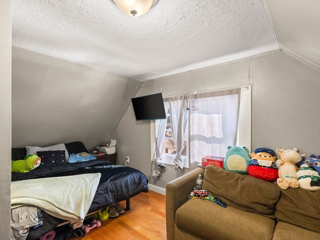 360 Lincoln Ave, Saugus, MA 01906