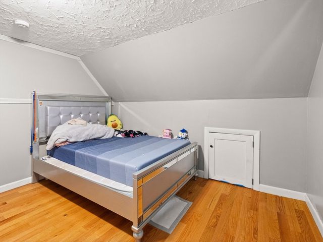 360 Lincoln Ave, Saugus, MA 01906