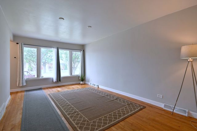 11121 S Ewing Avenue, Chicago, IL 60617