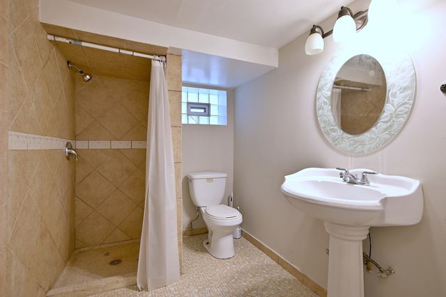 11121 S Ewing Avenue, Chicago, IL 60617
