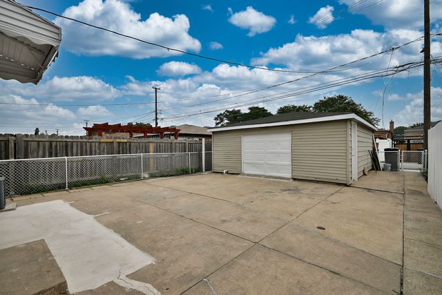 11121 S Ewing Avenue, Chicago, IL 60617