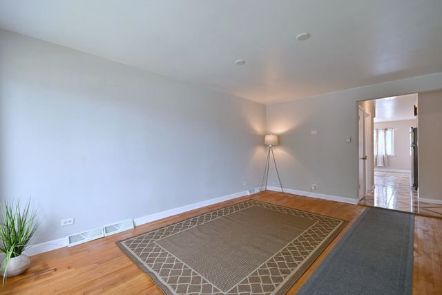 11121 S Ewing Avenue, Chicago, IL 60617