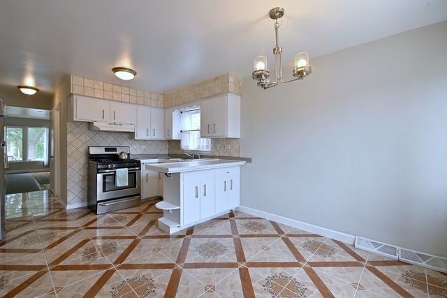 11121 S Ewing Avenue, Chicago, IL 60617